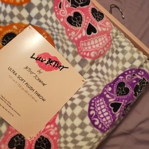 Betsey Johnson SKULLS blanket